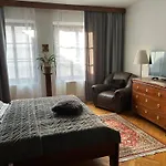 Apartment Dlouha 93 *