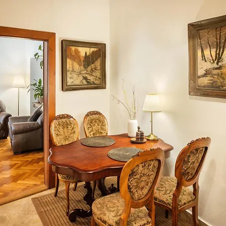 Dlouha 93 アパート